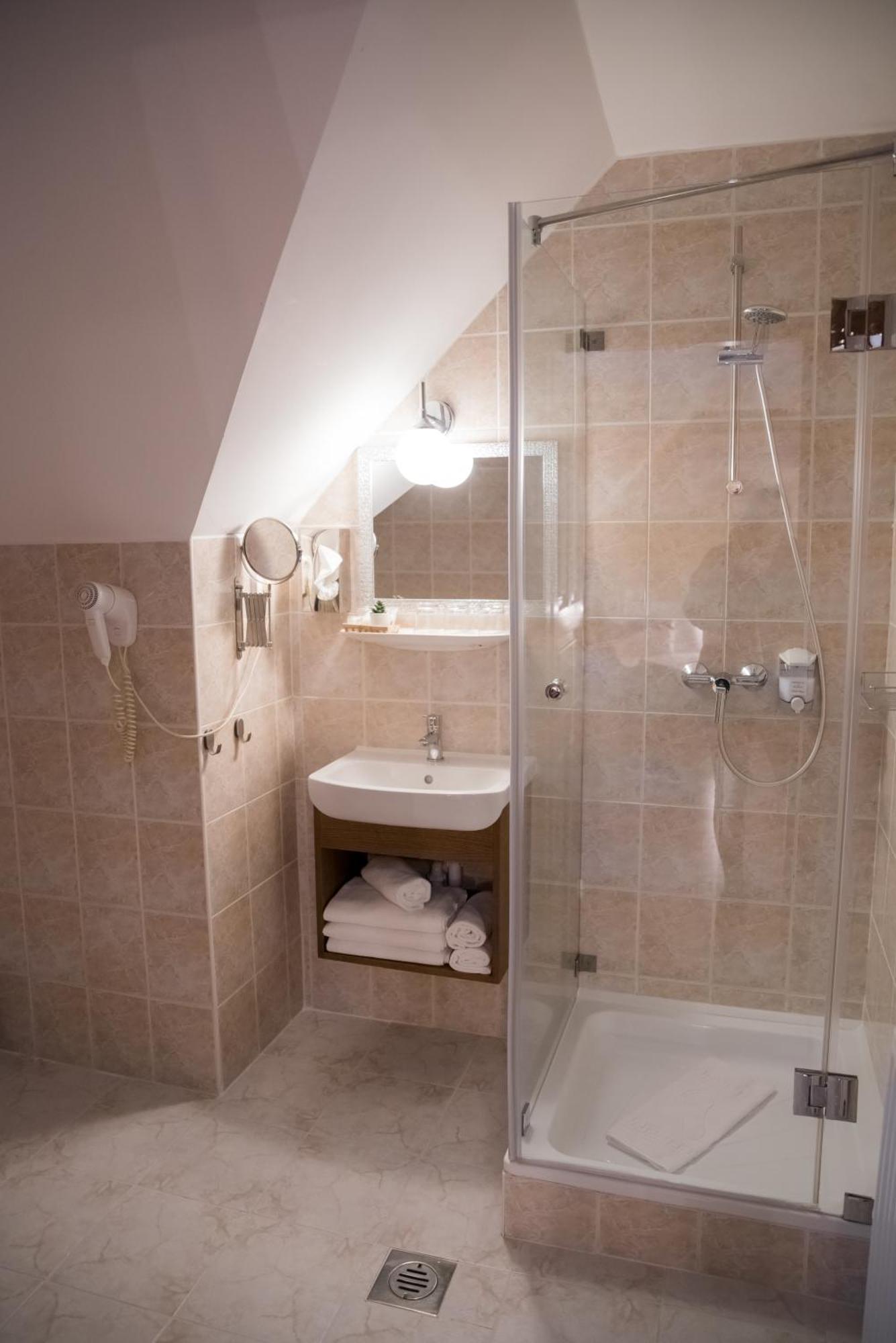 Vinum Hotel 小克勒什 外观 照片